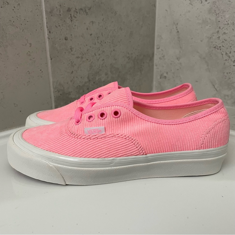 Vans Women’s Authentic DX Sneaker Size 7.5